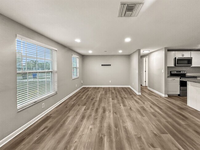 Foto del edificio - Coastal Waterfront Living in Apollo Beach – 3 Bed | 2 Bath