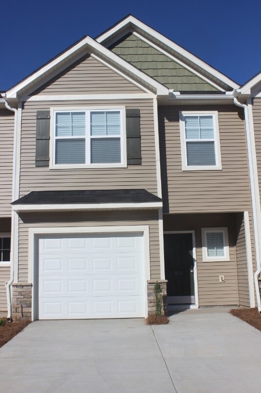 Building Photo - 815 Stonebriar St