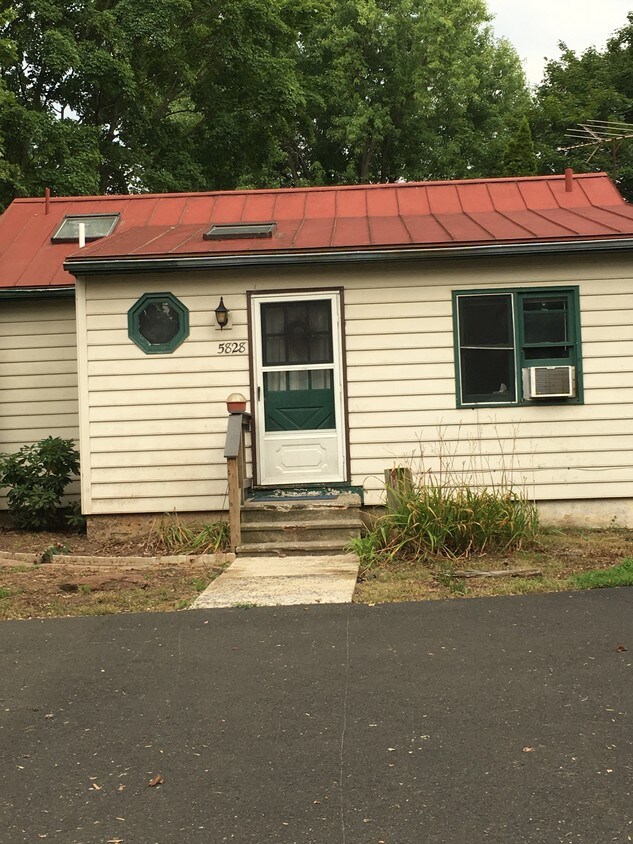 Entrada/entrada para vehículos - 5828 Township Line Rd