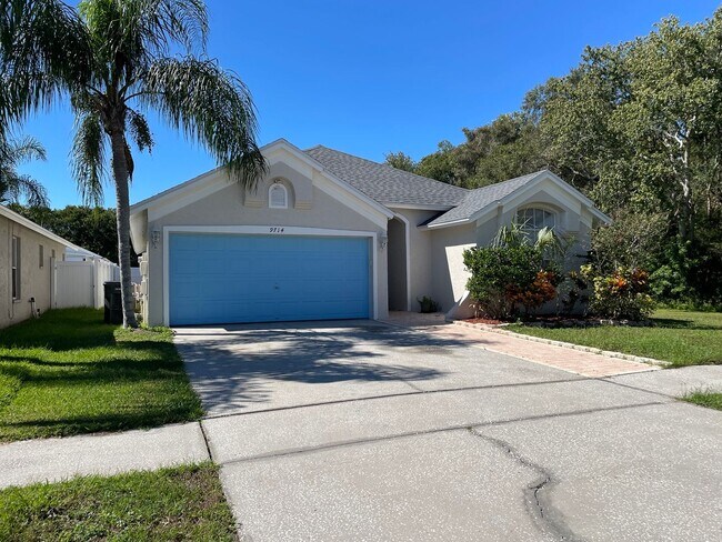 Foto del edificio - 3 Bed 2 Bath Pool Home in Towne Place
