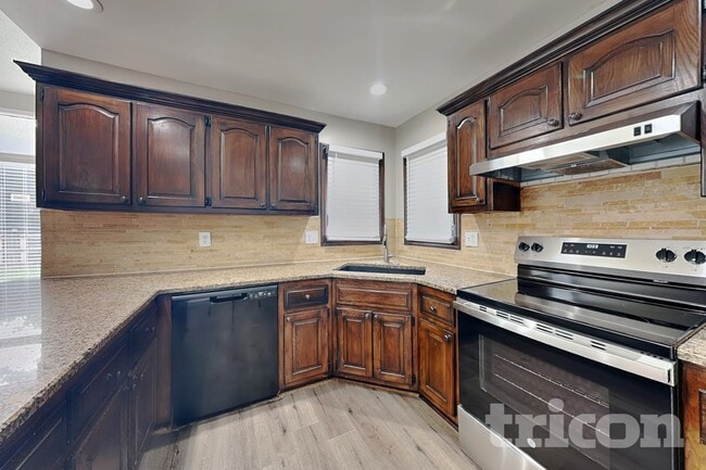 Building Photo - 6449 Roundtree St