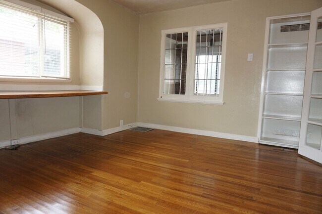 Foto del edificio - Bungalow/Office 2 Bedroom 2 Bath