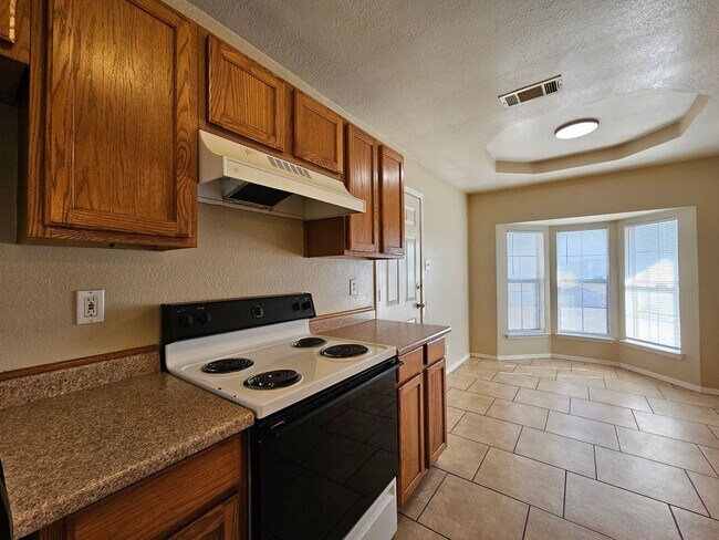 Foto del edificio - AVAILABLE NOW!