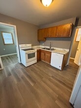 Building Photo - 810 Cameron Ave