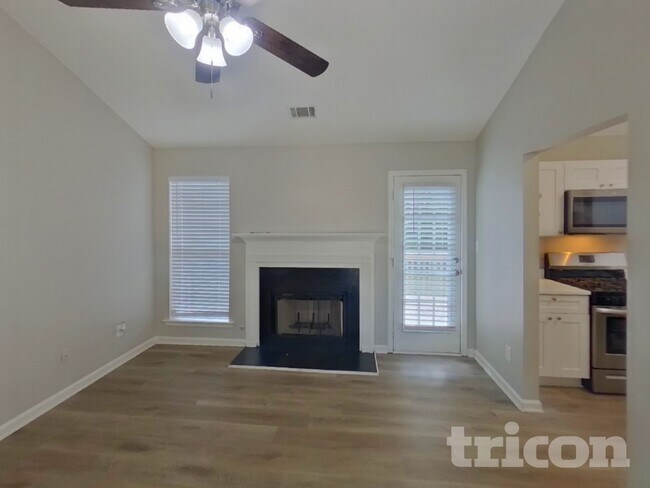 Foto del edificio - 6467 Gina Agha Cir