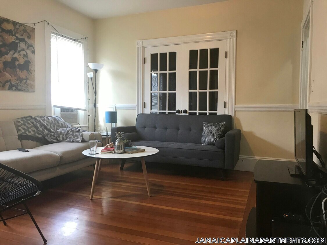Foto principal - 17 Woodlawn St