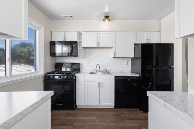 Foto del edificio - Beachside Living with Beautiful Bay Views