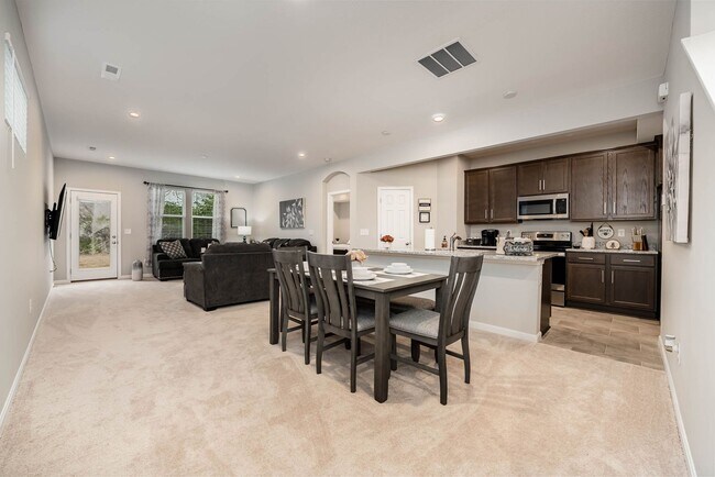 Foto del edificio - Newly Built Home in Lebanon - 4 Bedroom, 2...