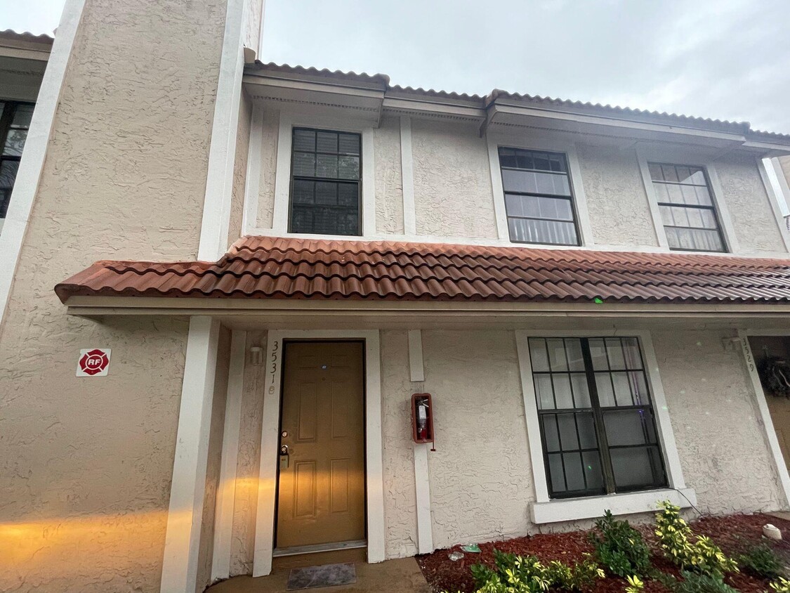 Foto principal - 3501-3531 Coral Springs Dr