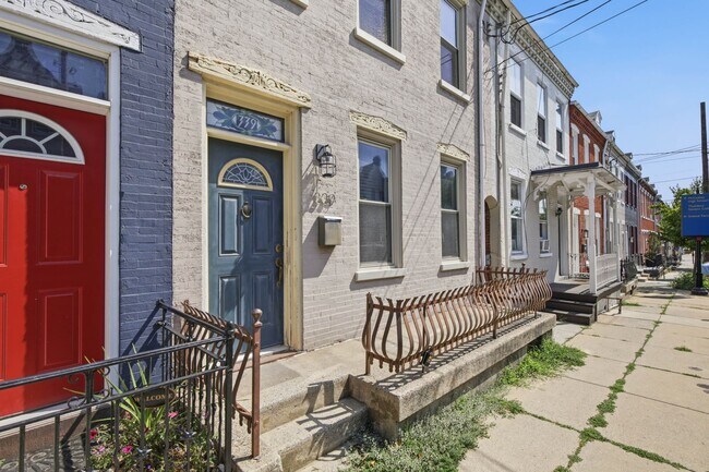 Foto del edificio - Beautiful 3BR 1.5 Townhouse in North East Lancaster City!