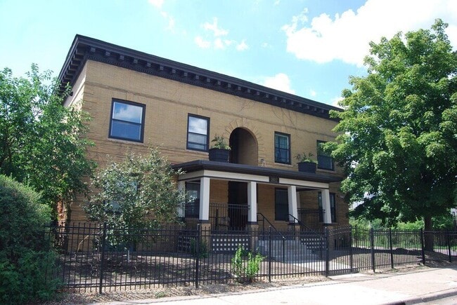Building Photo - 1802 11th Ave S