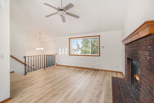 Building Photo - Chalco Pointe Home for Rent
