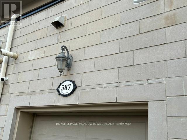 Building Photo - 587 Thompson Rd S