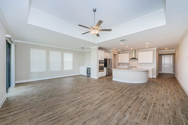 Foto del edificio - BEAUTIFUL NEWER HOME IN TRINITY FOR RENT