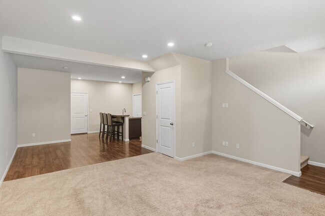 Building Photo - Lovely 3 Bedroom 2.5 Bath Sherwood Townhom...