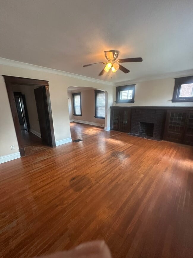 Gorgeous NF fireplace & builtins - 5044 Bancroft Ave