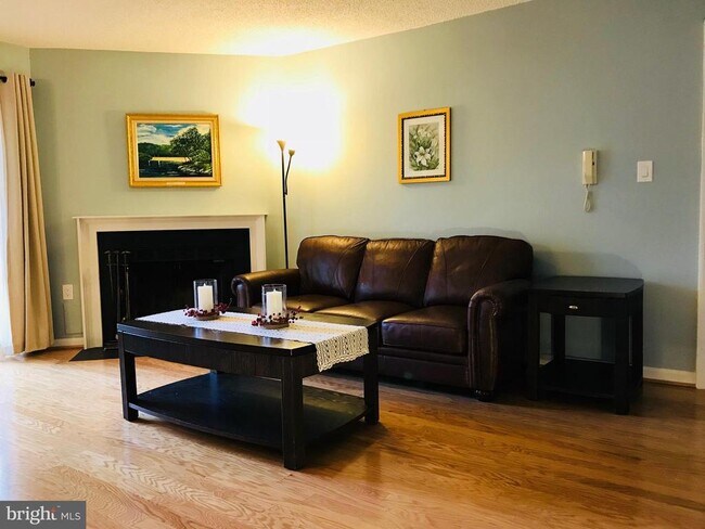 Foto del edificio - 7252 Glen Hollow Ct