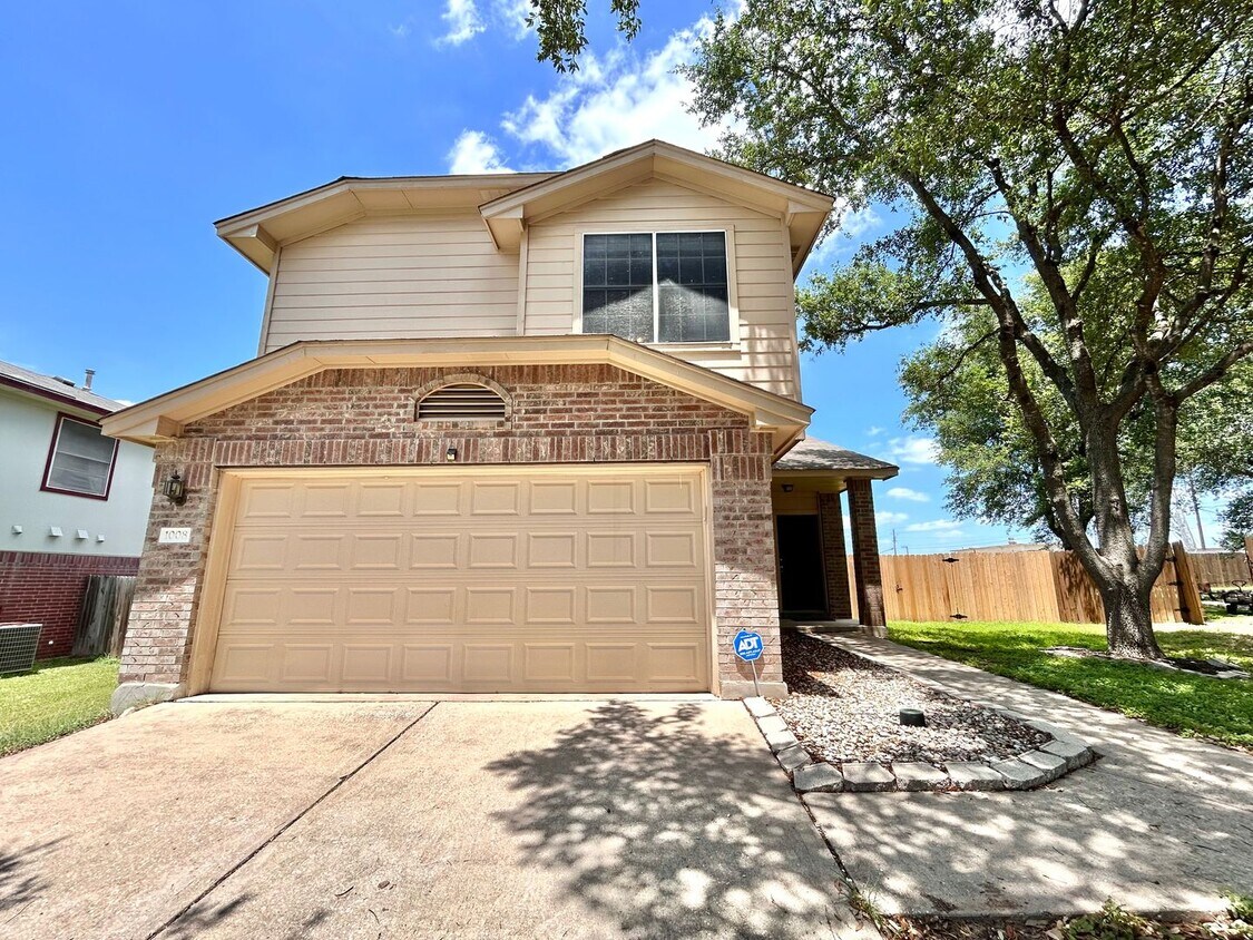 Foto principal - 3/BR 2.5/BA Home with High Ceilings, Walk-...