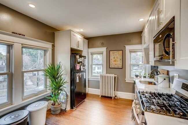 Building Photo - 3405 Minnehaha Ave