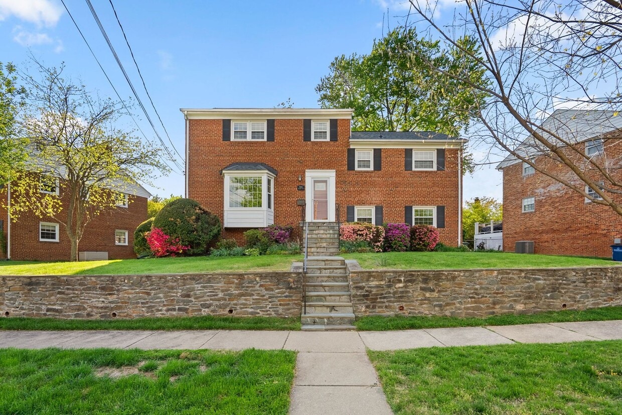 3 Bed 2.5 Bath - Bethesda Split Level Single Family - Move In Ready - 3 Bed 2.5 Bath - Bethesda Split Level Single Family - Move In Ready