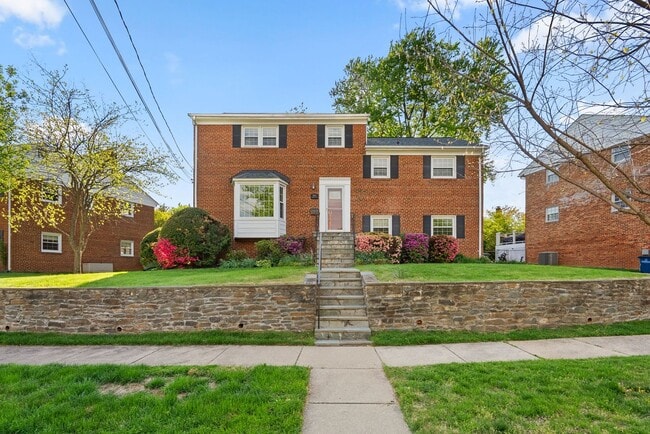 3 Bed 2.5 Bath - Bethesda Split Level Single Family - Move In Ready - 3 Bed 2.5 Bath - Bethesda Split Level Single Family - Move In Ready House