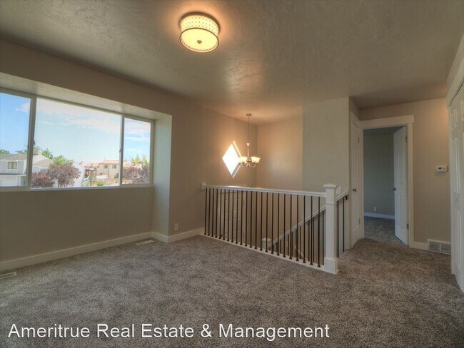 Foto del edificio - 5 br, 2 bath House - 5060 W 6515 S