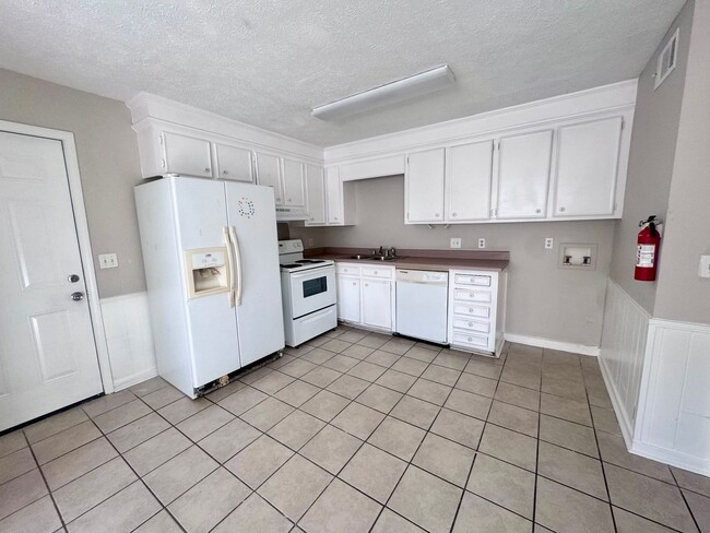 Foto del edificio - 5731 Horton Ave