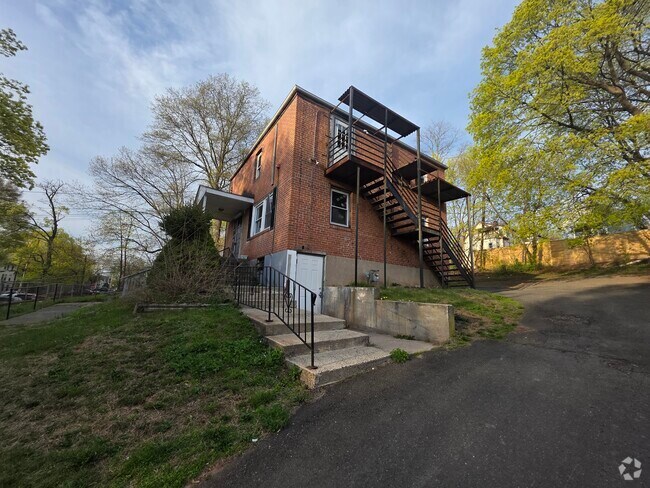 Building Photo - 165 Sheffield Ave