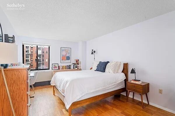 Building Photo - 300 Rector Pl