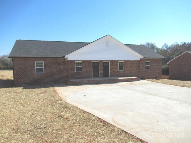 Building Photo - 145 Glen-Gar Dr