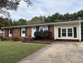 Building Photo - 3213 Meadow Ln