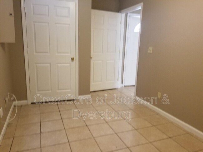Building Photo - 864 Egg Hill Rd