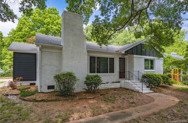 Building Photo - 2401 Shamrock Dr