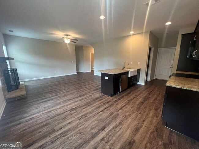 Building Photo - 648 Wilbanks Rd