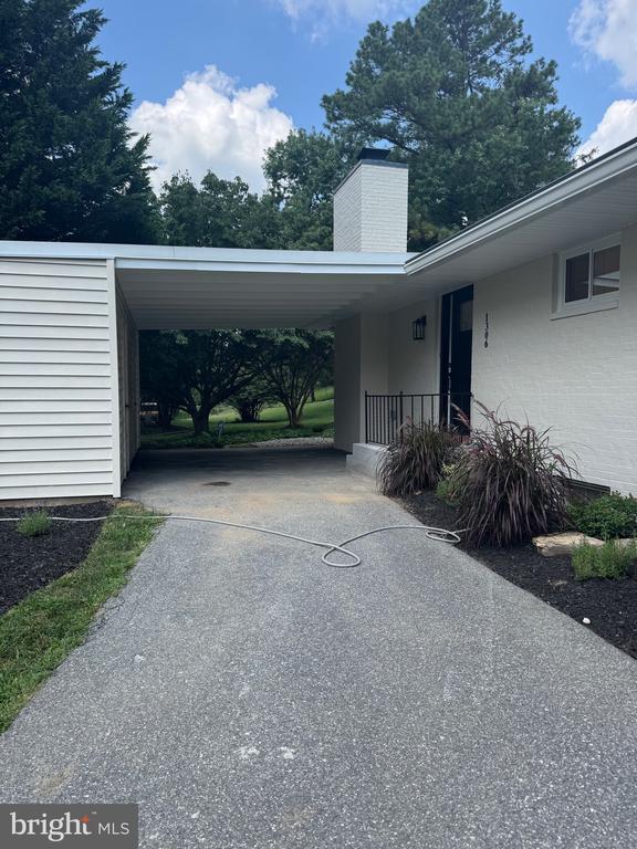 Foto del edificio - 1306 Pine Ridge Ln