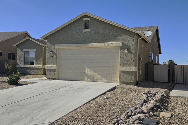 Building Photo - Beautiful Home in Granville!