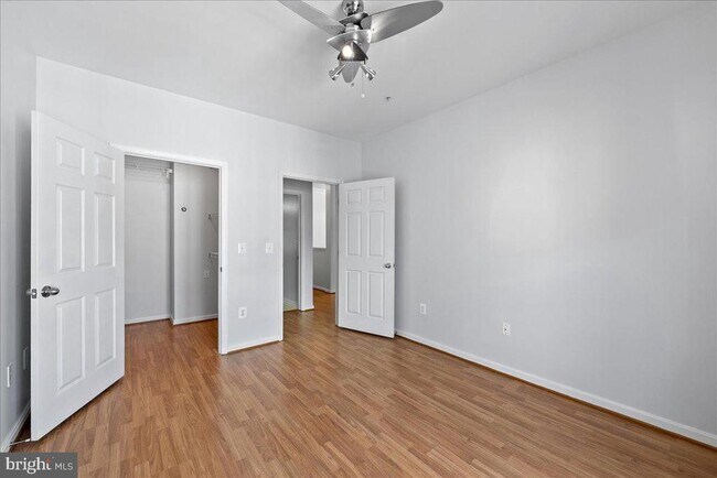 Foto del edificio - 4860 Eisenhower Ave