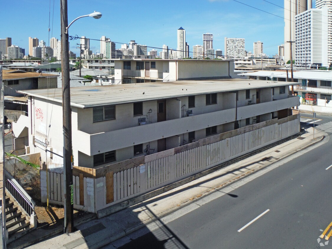 Primary Photo - 780 Mahiai Pl