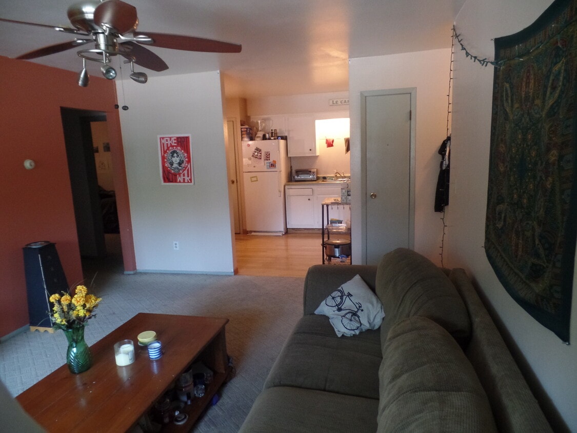Primary Photo - 2533 N Oakland Ave