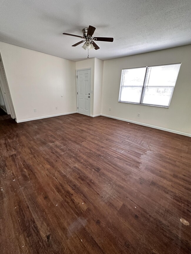 Foto del edificio - 671 SW Bird Ave