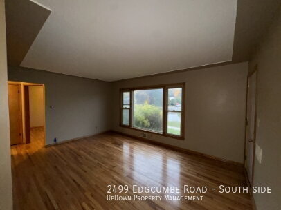 Foto del edificio - 2499 Edgcumbe Rd