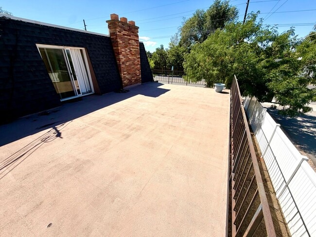 Building Photo - 5721 Highland Dr