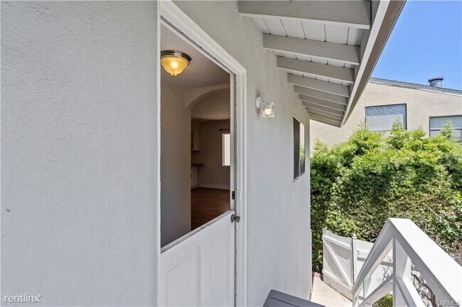 Foto del edificio - 2 br, 2 bath Condo - 615 Acacia Ave # 1/2
