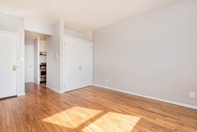 Building Photo - 657 Meeker Ave