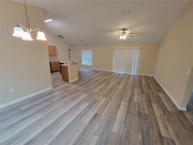 Foto del edificio - 7009 Hemlock Crse