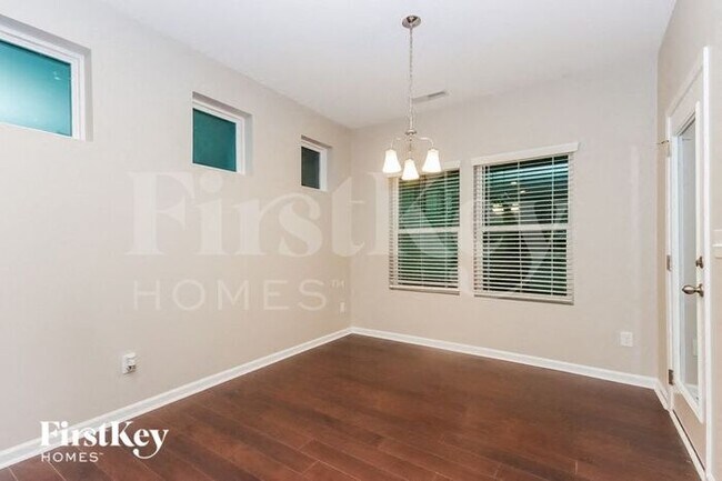 Foto del edificio - 7779 Creek Park Dr