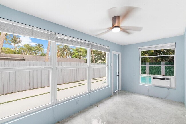 Foto del edificio - 904 SE 13th Ct