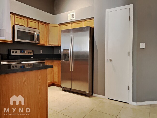 Building Photo - 6230 N 33rd Ave