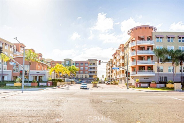 Foto del edificio - 12664 Chapman Ave