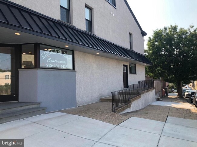 Building Photo - 441 Leverington Ave